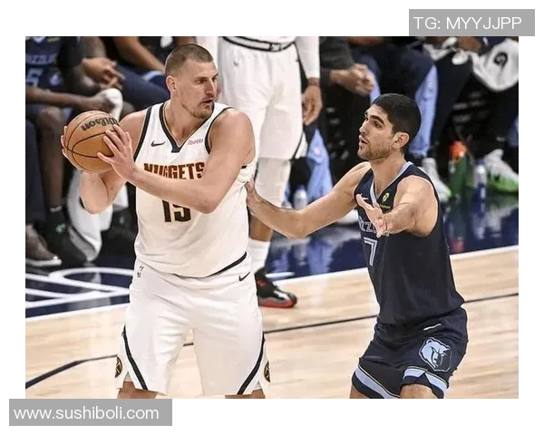 尼古拉·约基奇创NBA历史纪录：场均三双达成季后赛数据里程碑，中锋重新定义